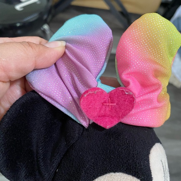 Disney Minnie Mouse Sparkle Rainbow and Sing Plush Toy - Picture 4 of 6